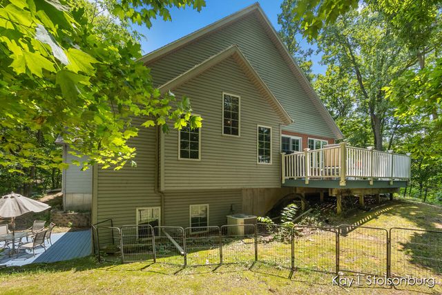 10714 Stoneridge Drive, Shelbyville, MI 49344