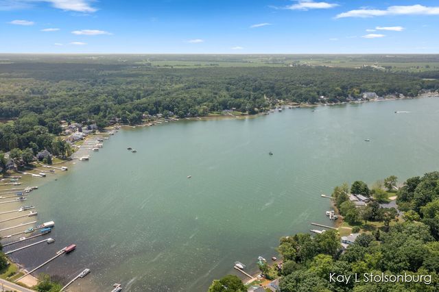 10714 Stoneridge Drive, Shelbyville, MI 49344