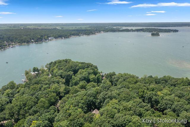 10714 Stoneridge Drive, Shelbyville, MI 49344