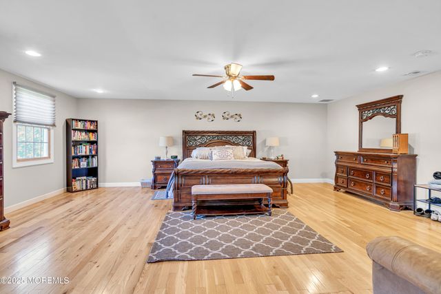 64 Hawthorne Avenue, Holmdel, NJ 07733