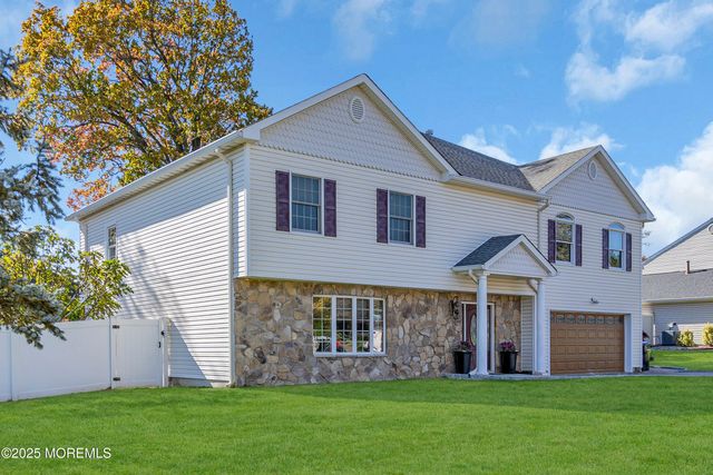 64 Hawthorne Avenue, Holmdel, NJ 07733