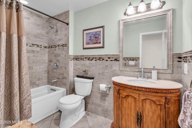 64 Hawthorne Avenue, Holmdel, NJ 07733