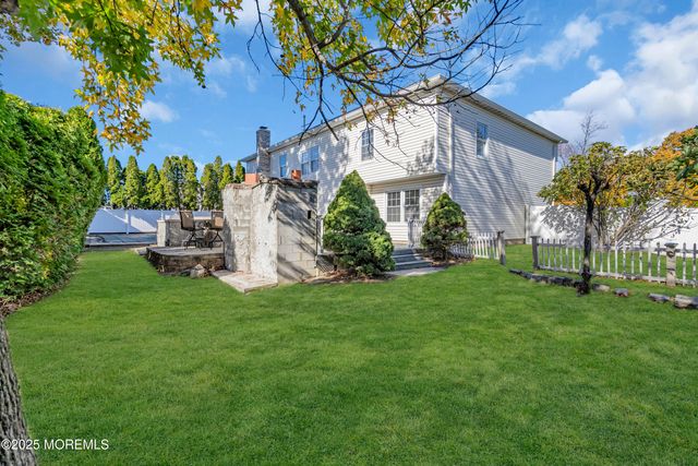 64 Hawthorne Avenue, Holmdel, NJ 07733