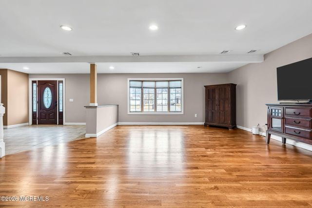 64 Hawthorne Avenue, Holmdel, NJ 07733