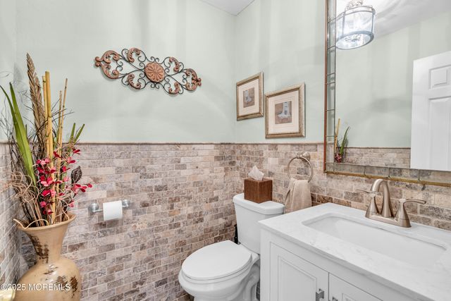 64 Hawthorne Avenue, Holmdel, NJ 07733