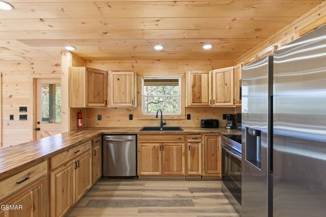 608 Cedar Road, Pigeon Forge, TN 37863