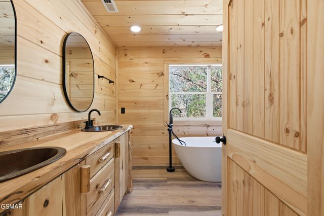 608 Cedar Road, Pigeon Forge, TN 37863