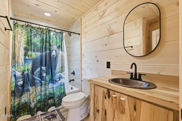 608 Cedar Road, Pigeon Forge, TN 37863