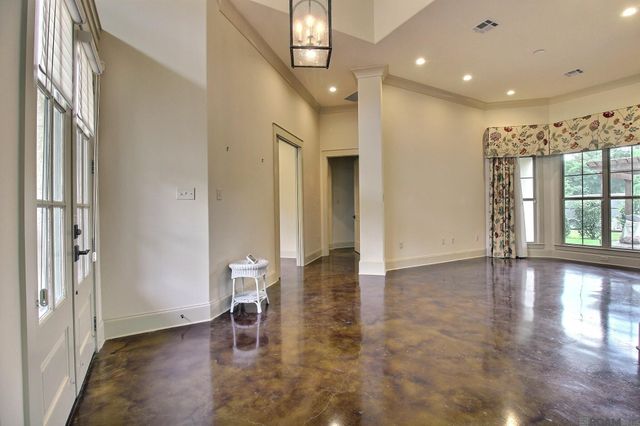 7470 Sevenoaks Ave, Baton Rouge, LA 70806