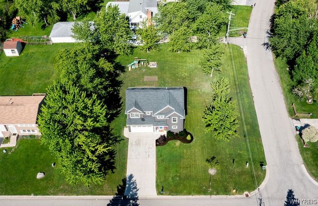 35 Lakewood Drive, Orchard Park, NY 14127