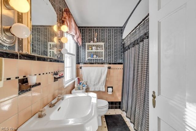 335 Melbourne Avenue, Akron, OH 44313