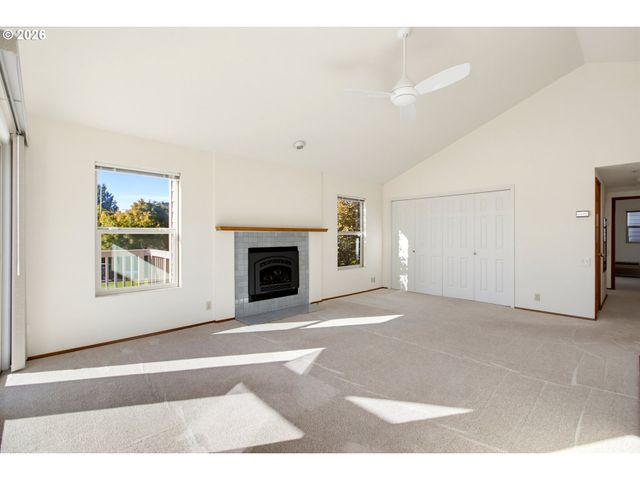 2624 Se BAYPOINT Dr 6, Vancouver, WA 98683