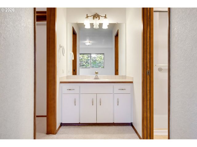 2624 Se BAYPOINT Dr 6, Vancouver, WA 98683