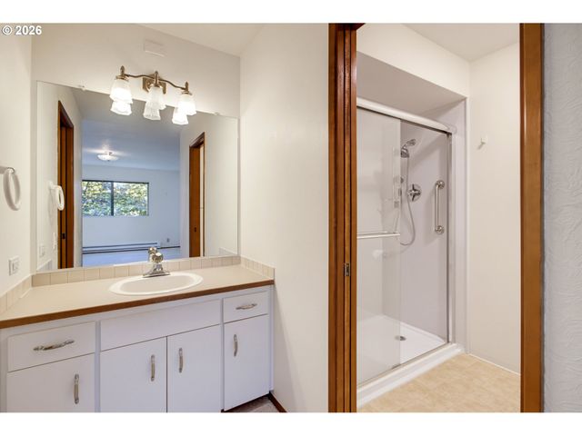 2624 Se BAYPOINT Dr 6, Vancouver, WA 98683
