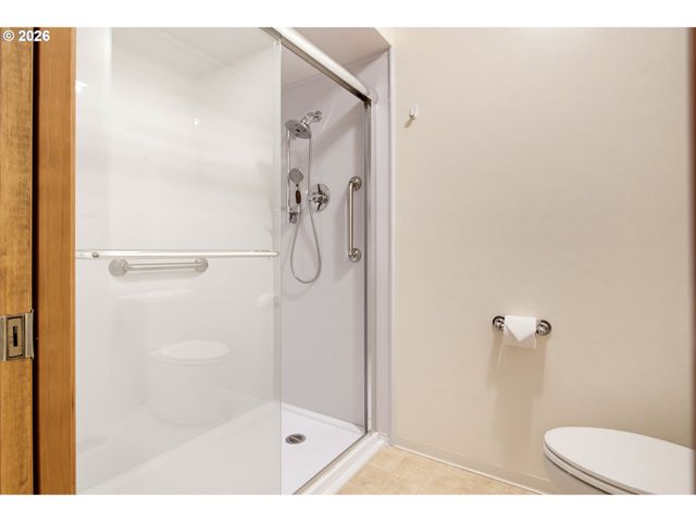 2624 Se BAYPOINT Dr 6, Vancouver, WA 98683
