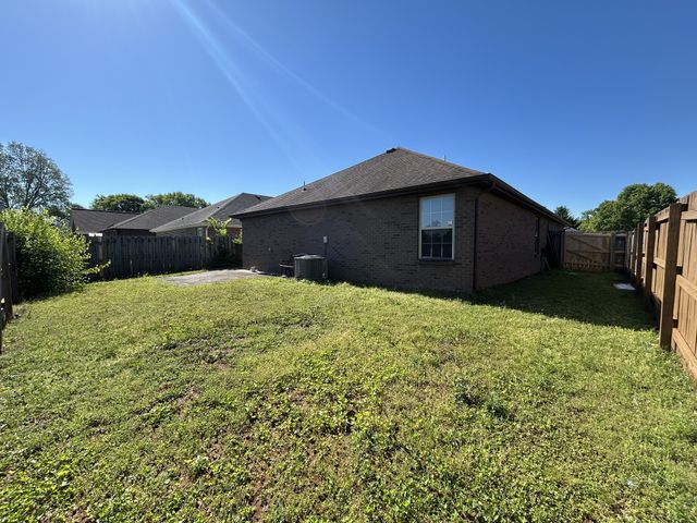 985 Culverson Ct, Clarksville, TN 37040