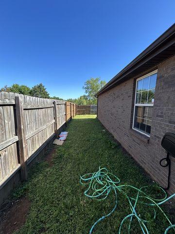 985 Culverson Ct, Clarksville, TN 37040