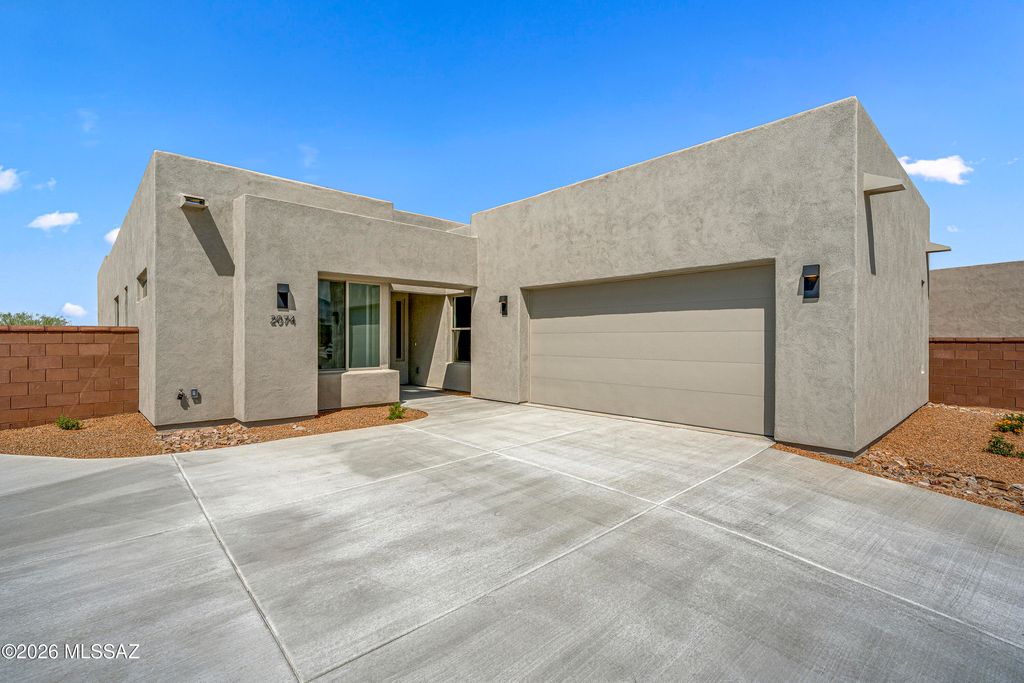 2074 W Spotted Toad Court, Tucson, AZ 85704