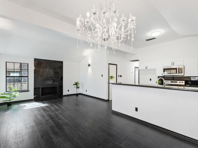 2361 Peak Street, Fort Worth, TX 76106