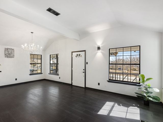 2361 Peak Street, Fort Worth, TX 76106