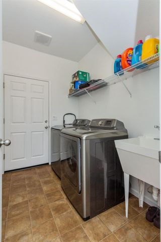 6808 W Parr Avenue, Fresno, CA 93722