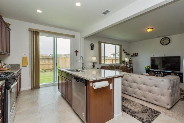 6808 W Parr Avenue, Fresno, CA 93722