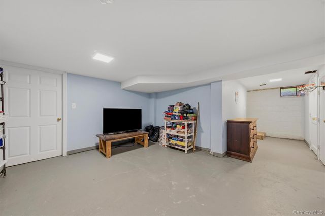 15 Peters Road, Hopewell Junction, NY 12533