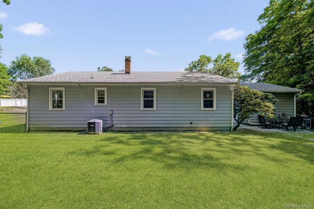 15 Peters Road, Hopewell Junction, NY 12533