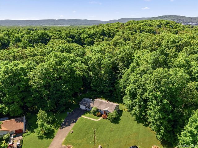 15 Peters Road, Hopewell Junction, NY 12533