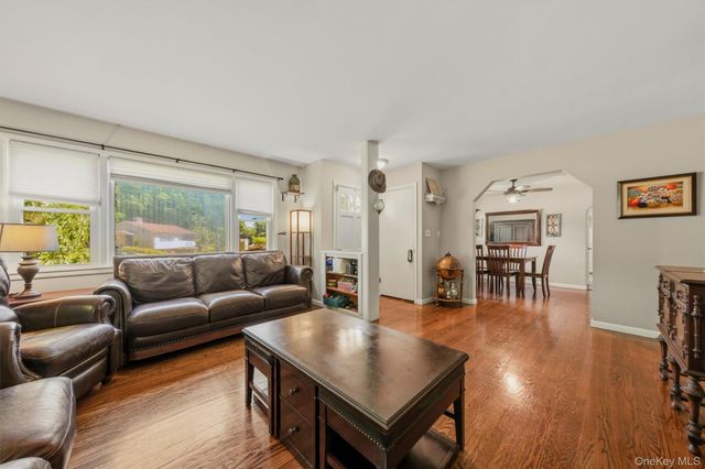 15 Peters Road, Hopewell Junction, NY 12533