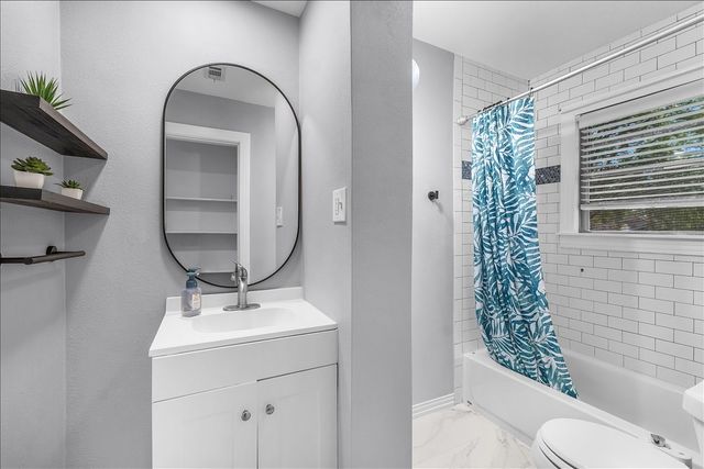 301 Isbell Road, Fort Worth, TX 76114