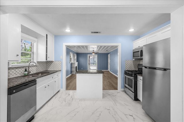 301 Isbell Road, Fort Worth, TX 76114