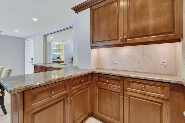2774 S Ocean Boulevard 506, Palm Beach, FL 33480