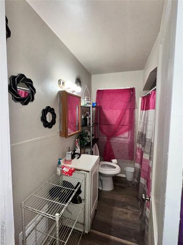 20456 Meyers Road, Detroit, MI 48235