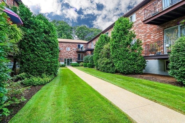 39 Westgate Rd 4, Boston, MA 02467