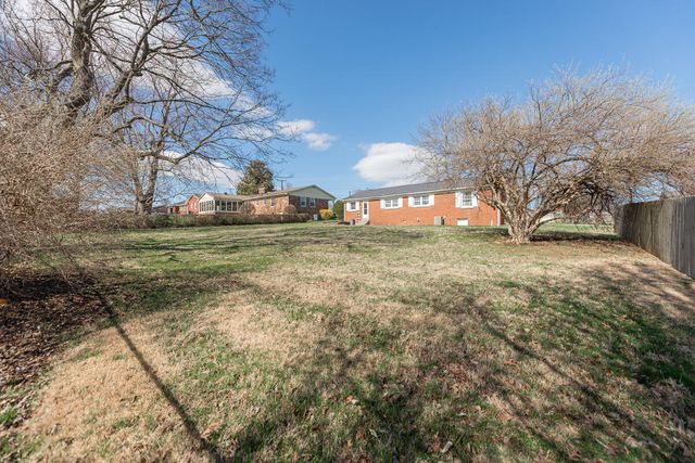 402 Hiawatha Trail, Georgetown, KY 40324