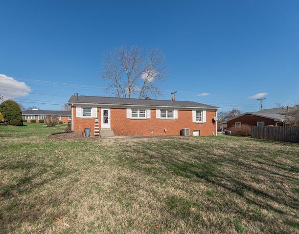 402 Hiawatha Trail, Georgetown, KY 40324