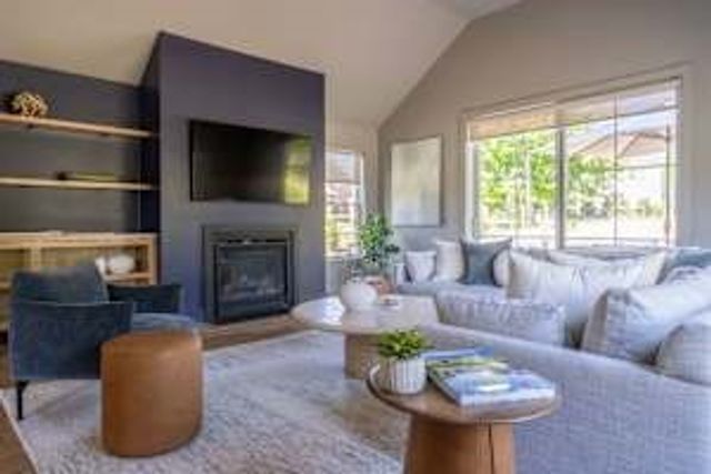 557 Bristol Ferry Road B, Portsmouth, RI 02871