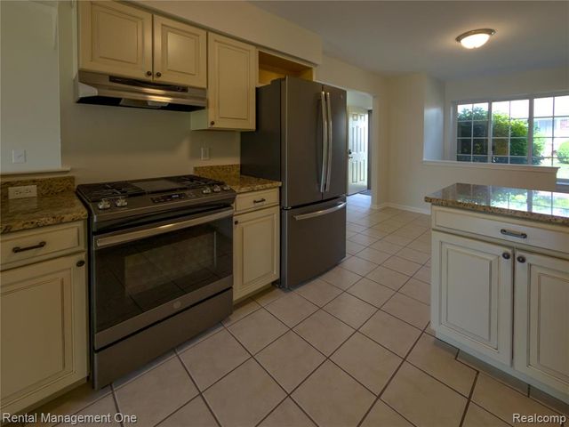 11575 Lynhurst Drive, Washington, MI 48094