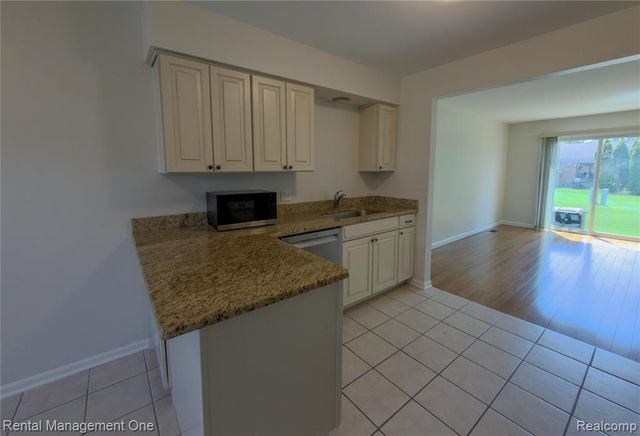 11575 Lynhurst Drive, Washington, MI 48094