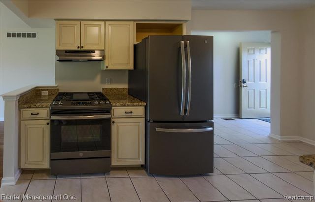 11575 Lynhurst Drive, Washington, MI 48094