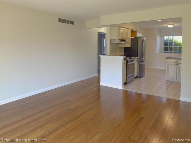 11575 Lynhurst Drive, Washington, MI 48094