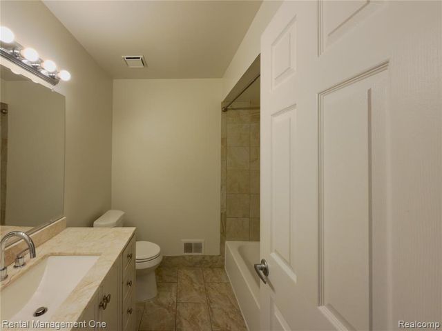 11575 Lynhurst Drive, Washington, MI 48094