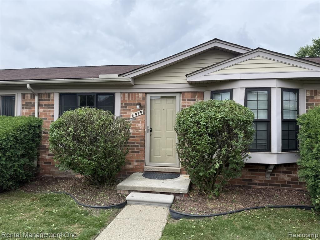 11575 Lynhurst Drive, Washington, MI 48094