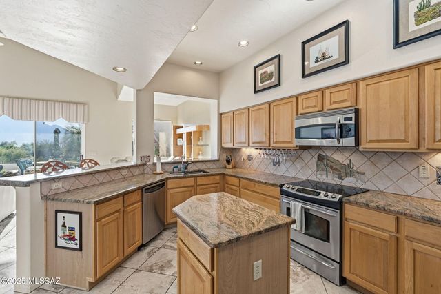 1465 W Bridalveil Place, Tucson, AZ 85737