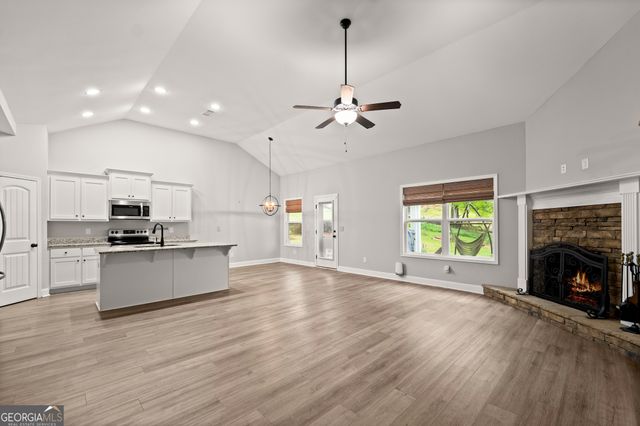 65 Academy Street, Pendergrass, GA 30567