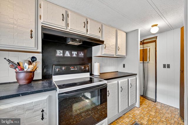 8220 AIRPORT RD #4, Northampton, PA 18067