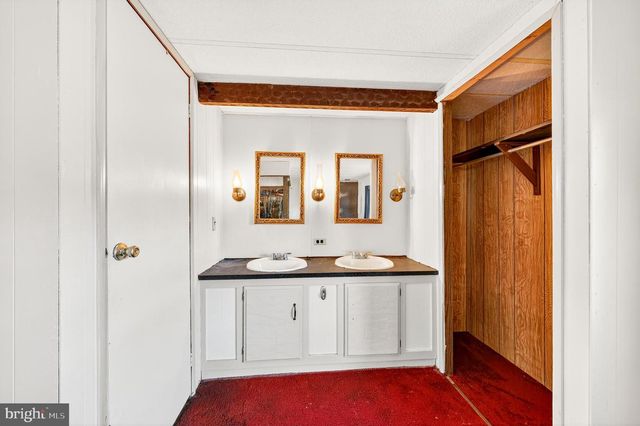 8220 AIRPORT RD #4, Northampton, PA 18067