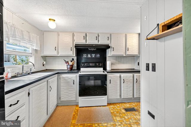 8220 AIRPORT RD #4, Northampton, PA 18067