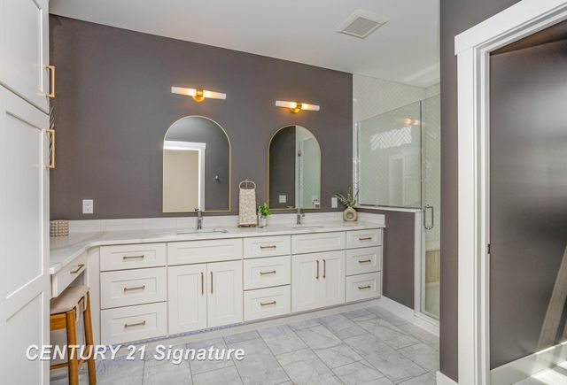 34 W Grove Court, Freeland, MI 48623